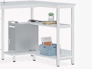 Bureau en forme de L avec étagères