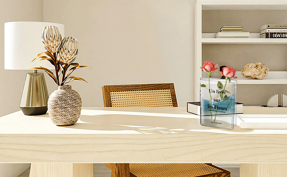 Vase en forme de tulipe transparent