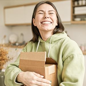 expédition rapide femme satisfaite