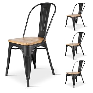 Chaise noire en métal et bois naturel