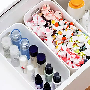 Boîte de rangement en plastique blanc